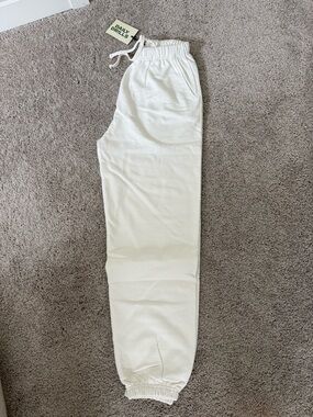 Daily Drills Embroidered Jogger with XOXO details in Raw White